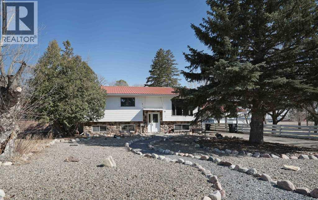 40 Chralesworth Crescent E, Brooks, Alberta  T1R 0H3 - Photo 2 - A2300054