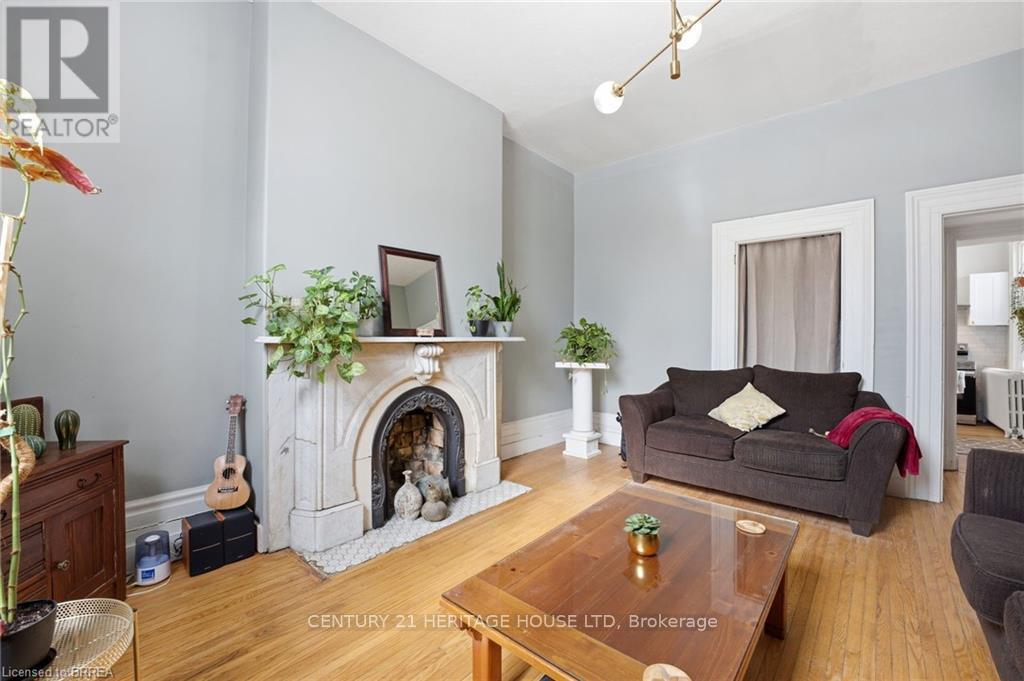 220 Nelson Street, Brantford, Ontario  N3S 4C1 - Photo 5 - X12835650