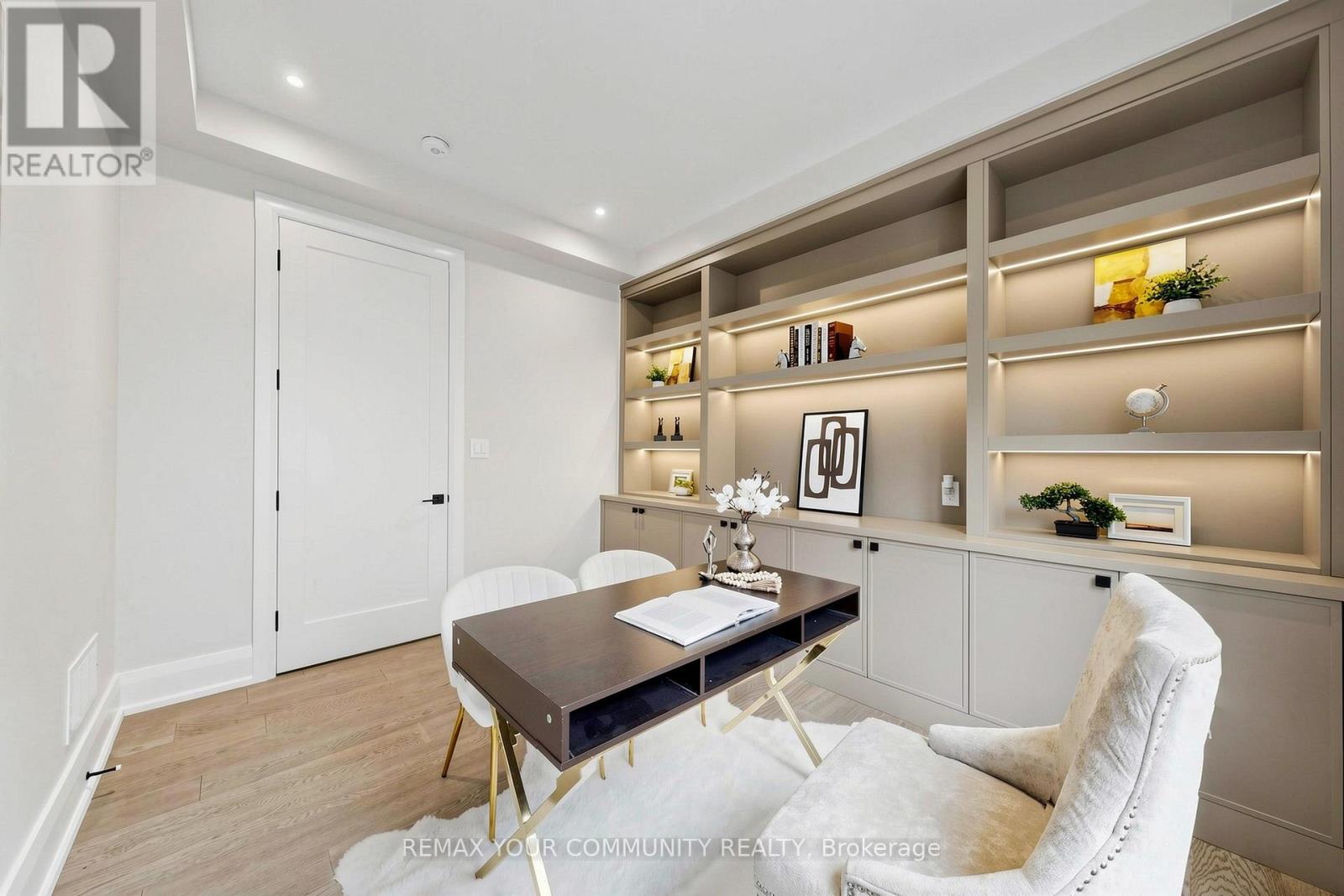 97 Ranee Avenue, Toronto (Englemount-Lawrence), Ontario  M6A 1N1 - Photo 9 - C13010992