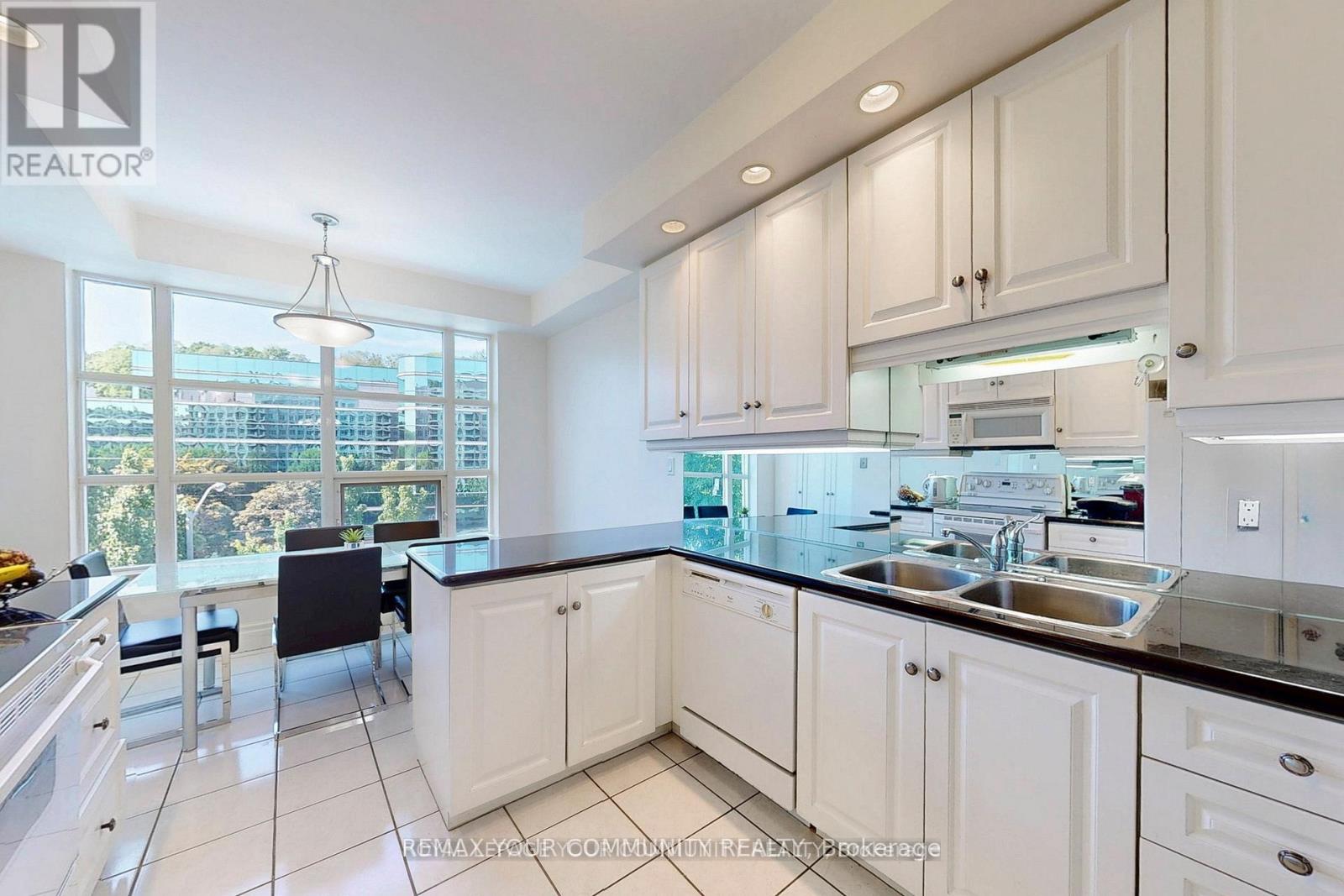 410 - 10 Old York Mills Road, Toronto, Ontario  M2P 2G9 - Photo 17 - C13011002