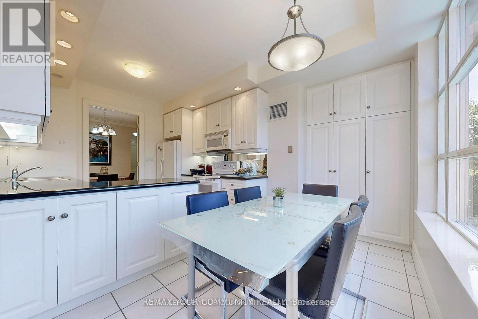 410 - 10 Old York Mills Road, Toronto, Ontario  M2P 2G9 - Photo 19 - C13011002