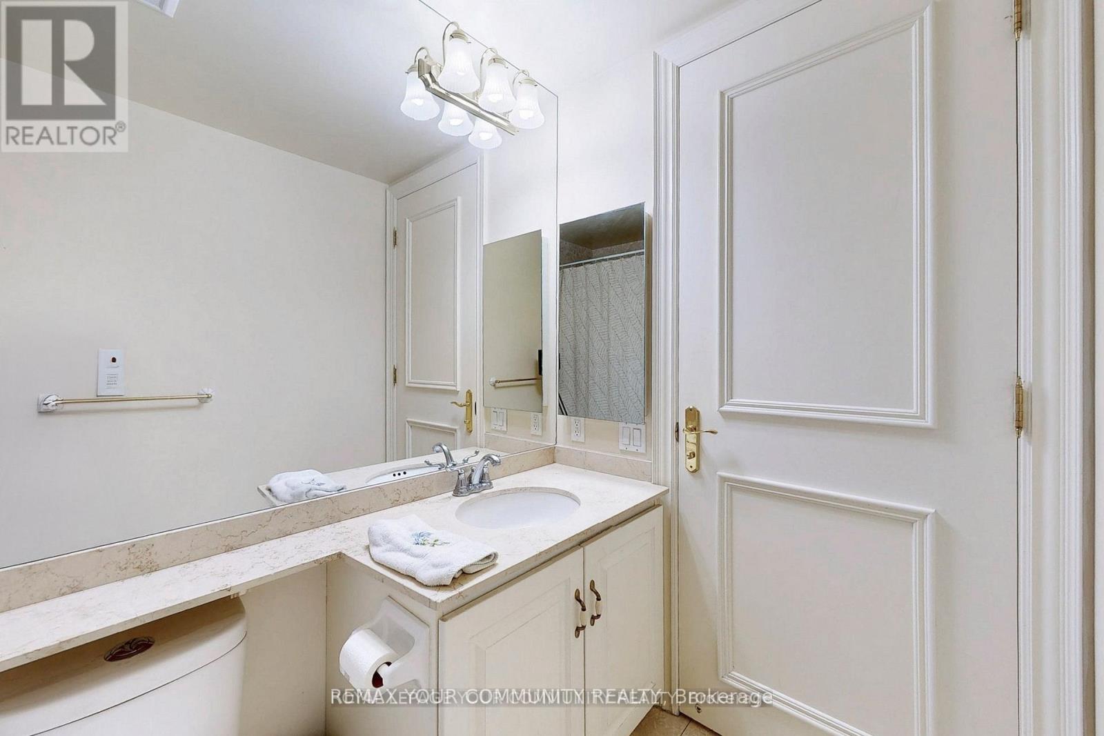 410 - 10 Old York Mills Road, Toronto, Ontario  M2P 2G9 - Photo 28 - C13011002