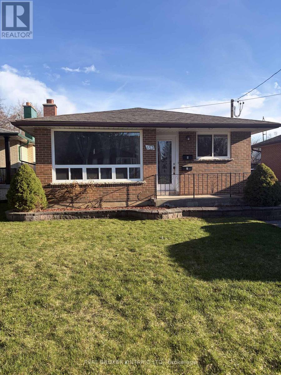 MAIN - 653 ATHOL STREET E, Oshawa, Ontario