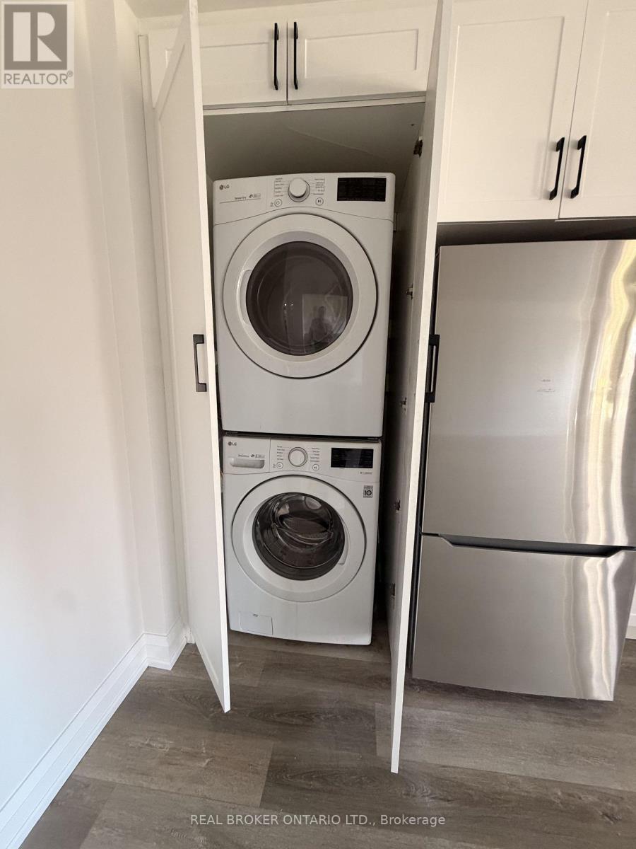 Main - 653 Athol Street E, Oshawa, Ontario  L1H 1M2 - Photo 14 - E13010960