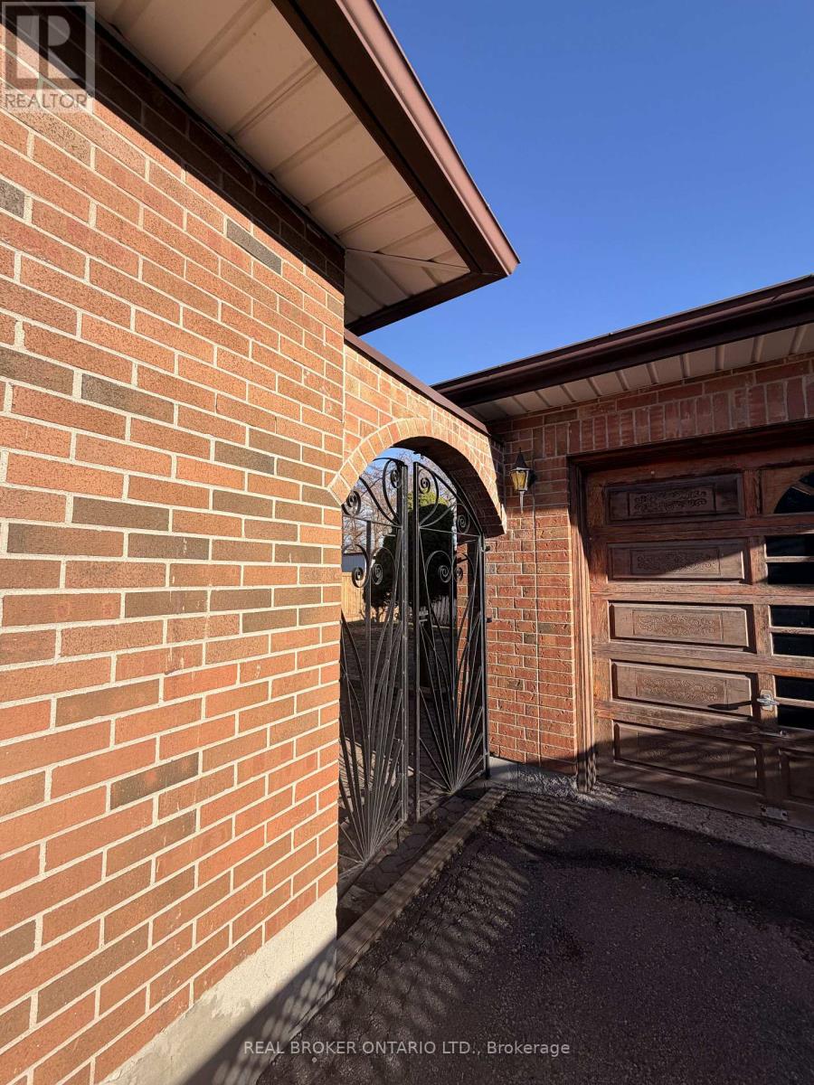 Main - 653 Athol Street E, Oshawa, Ontario  L1H 1M2 - Photo 3 - E13010960