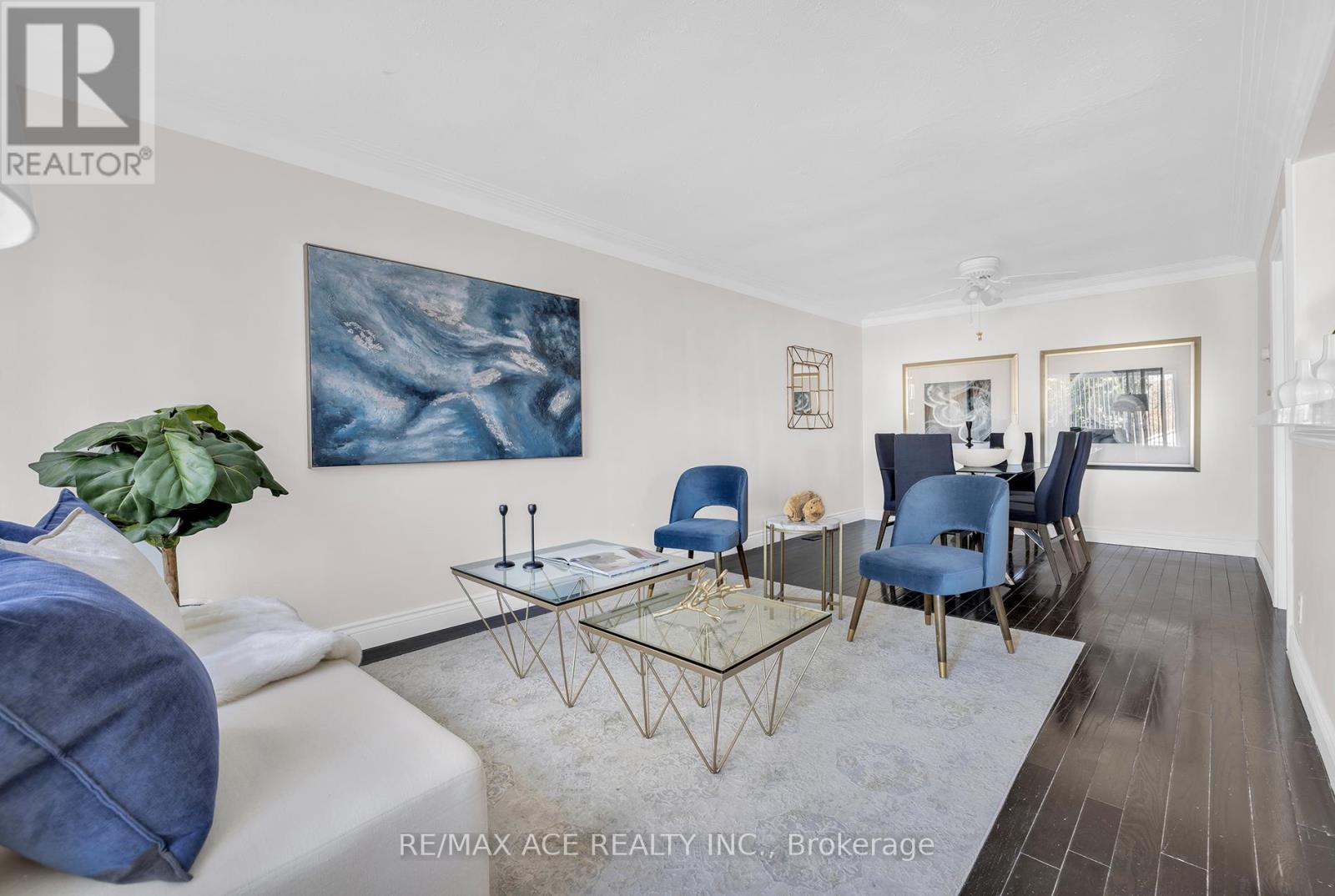 54 S Woodrow Boulevard, Toronto, Ontario  M1N 3L6 - Photo 2 - E13011064