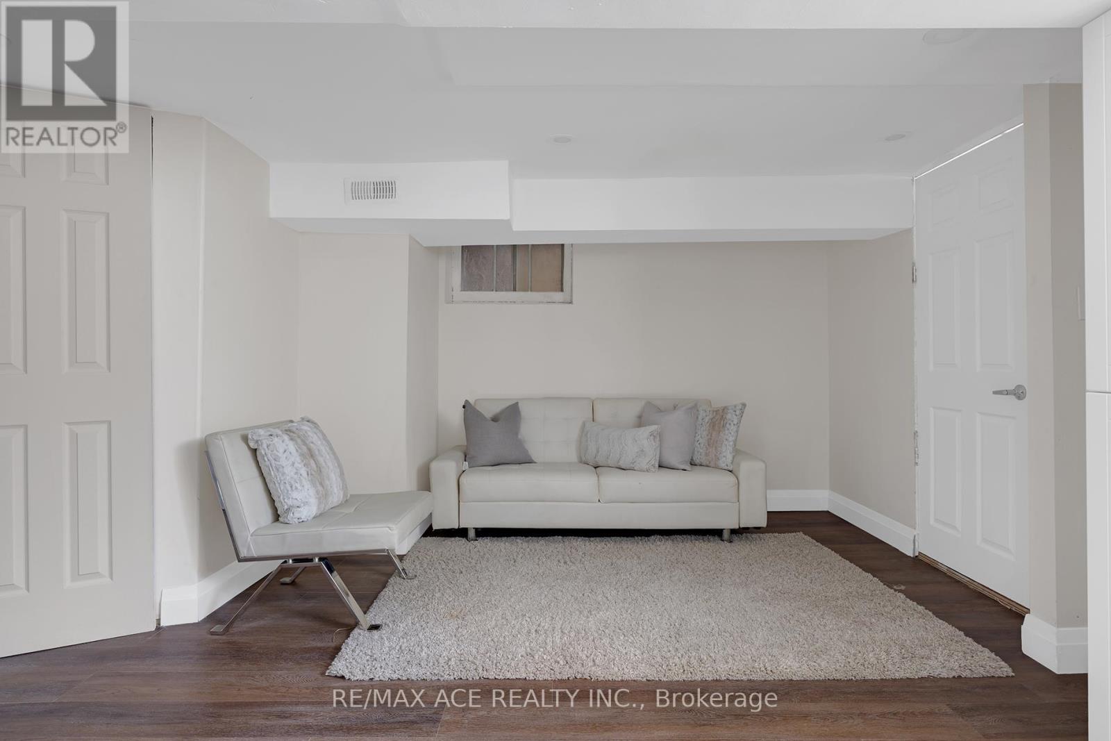 54 S Woodrow Boulevard, Toronto, Ontario  M1N 3L6 - Photo 33 - E13011064