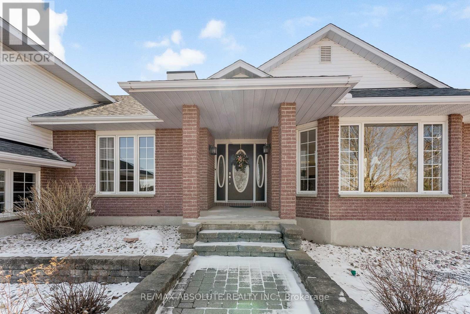 151 Duncan Drive, Mcnab/braeside, Ontario  K7S 0E1 - Photo 2 - X13010978