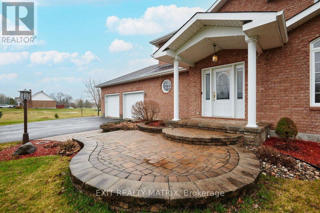 4717 Mcneely Road, Ottawa, Ontario  K4B 0J2 - Photo 3 - X13011038