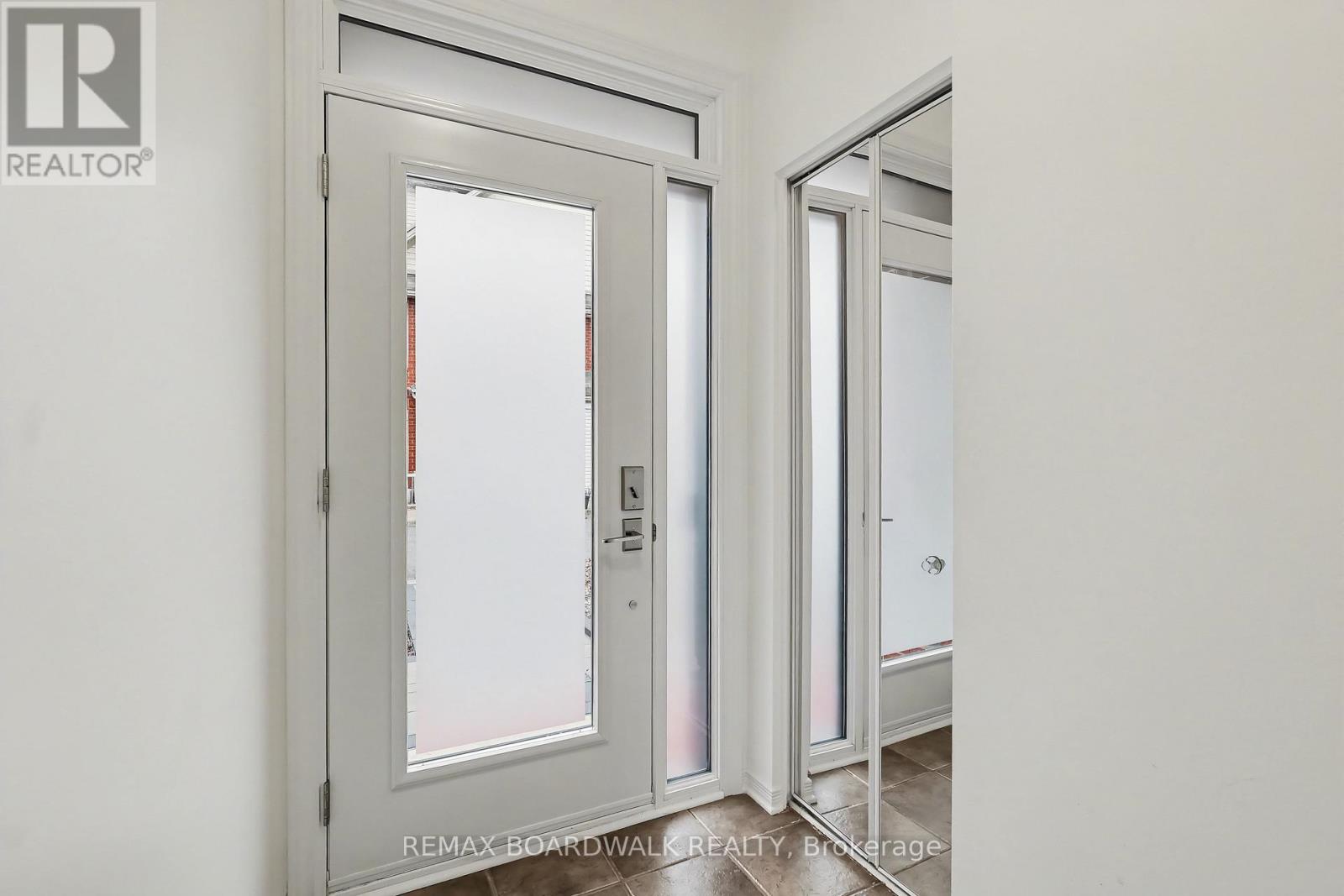 295 Meilleur Private, Ottawa, Ontario  K1L 0A2 - Photo 3 - X13011058