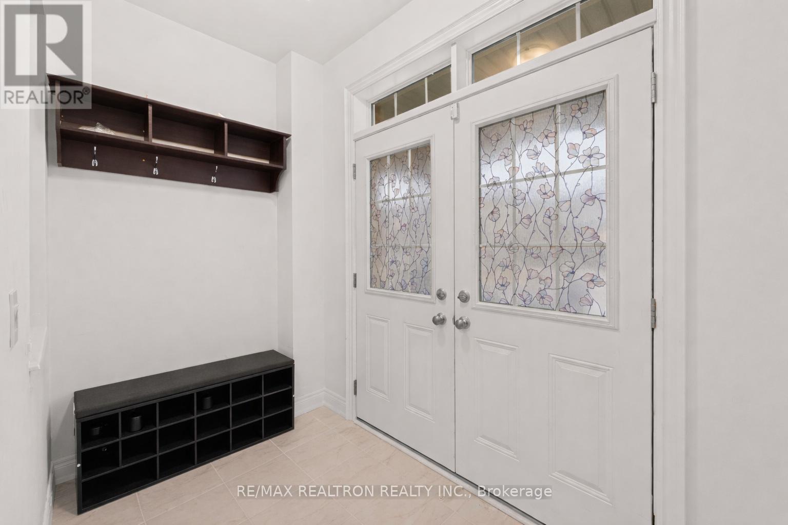 10 Neilly Terrace, Bradford West Gwillimbury, Ontario  L3Z 4K9 - Photo 5 - N13011004