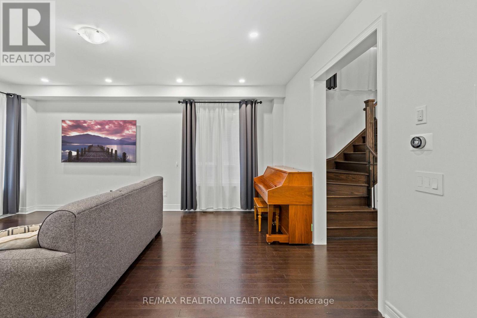 10 Neilly Terrace, Bradford West Gwillimbury, Ontario  L3Z 4K9 - Photo 8 - N13011004