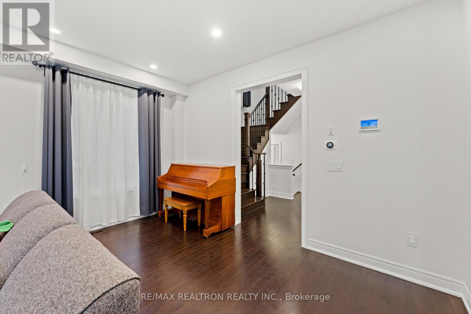 10 Neilly Terrace, Bradford West Gwillimbury, Ontario  L3Z 4K9 - Photo 9 - N13011004