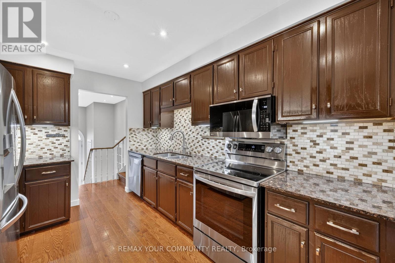 81 Crown Crescent, Bradford West Gwillimbury, Ontario  L3Z 2M2 - Photo 11 - N13011070