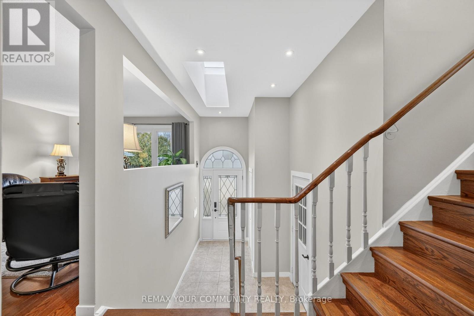 81 Crown Crescent, Bradford West Gwillimbury, Ontario  L3Z 2M2 - Photo 5 - N13011070