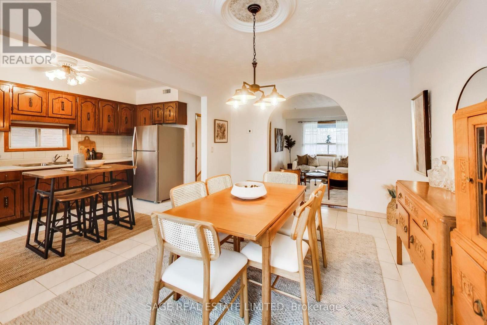 192 Westmount Avenue, Toronto, Ontario  M6E 3M8 - Photo 11 - W13010104