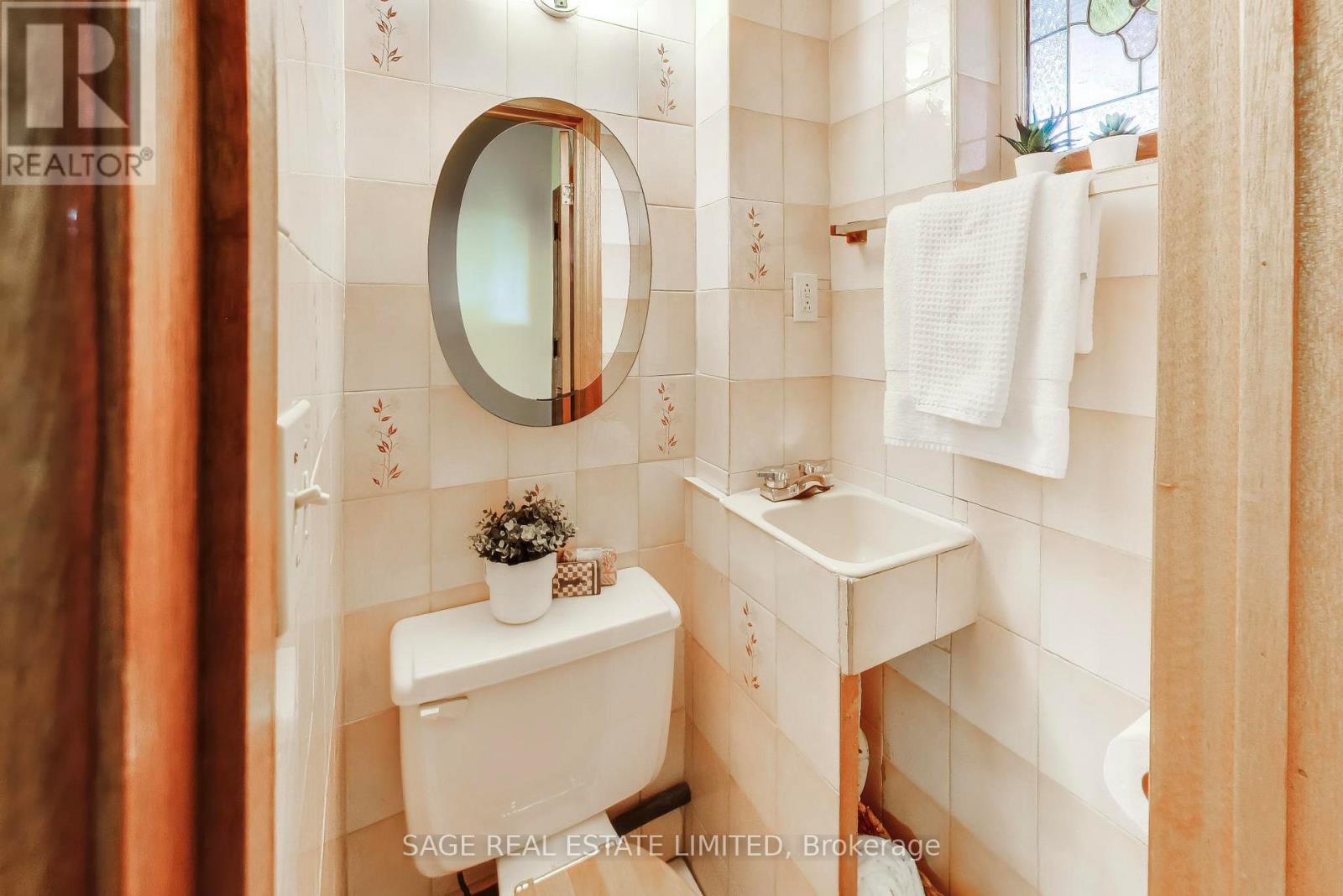 192 Westmount Avenue, Toronto, Ontario  M6E 3M8 - Photo 15 - W13010104