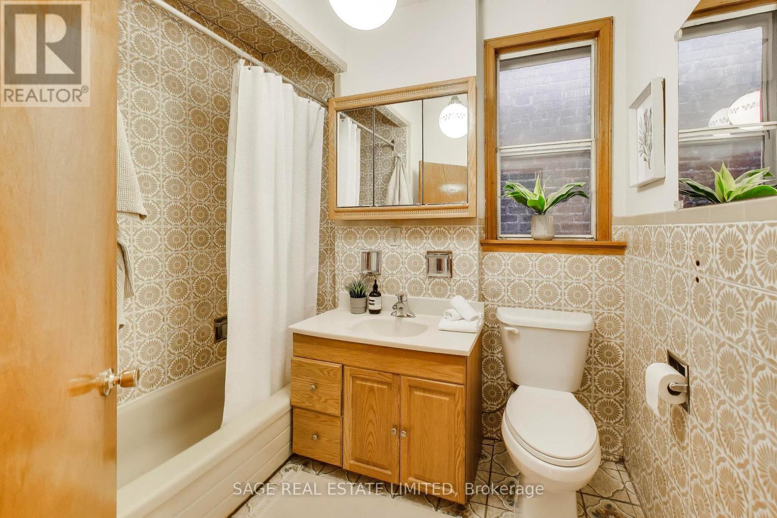 192 Westmount Avenue, Toronto, Ontario  M6E 3M8 - Photo 28 - W13010104