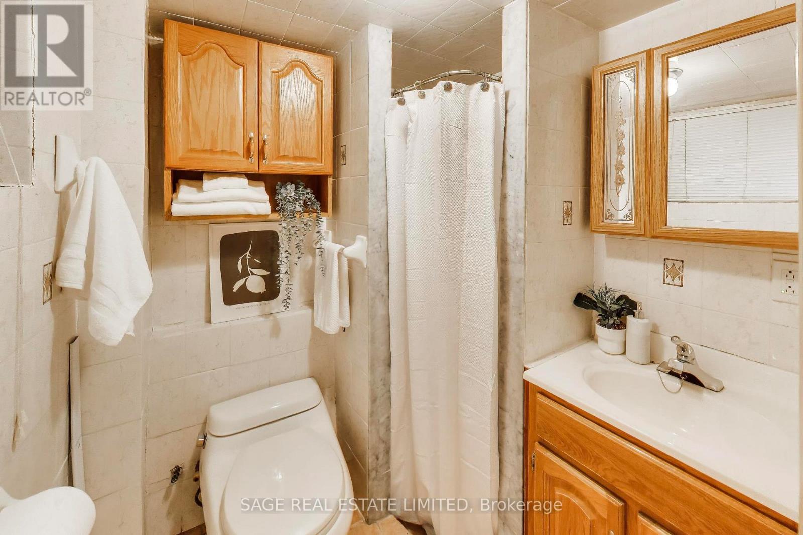 192 Westmount Avenue, Toronto, Ontario  M6E 3M8 - Photo 35 - W13010104