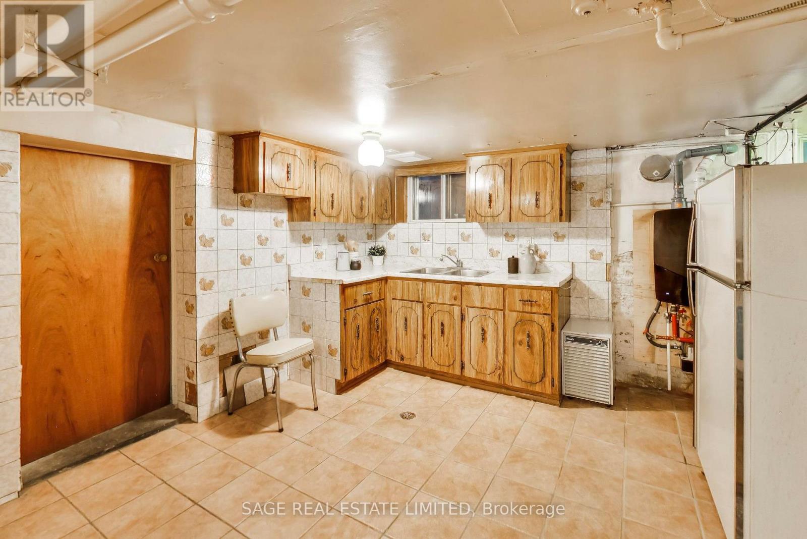 192 Westmount Avenue, Toronto, Ontario  M6E 3M8 - Photo 33 - W13010104