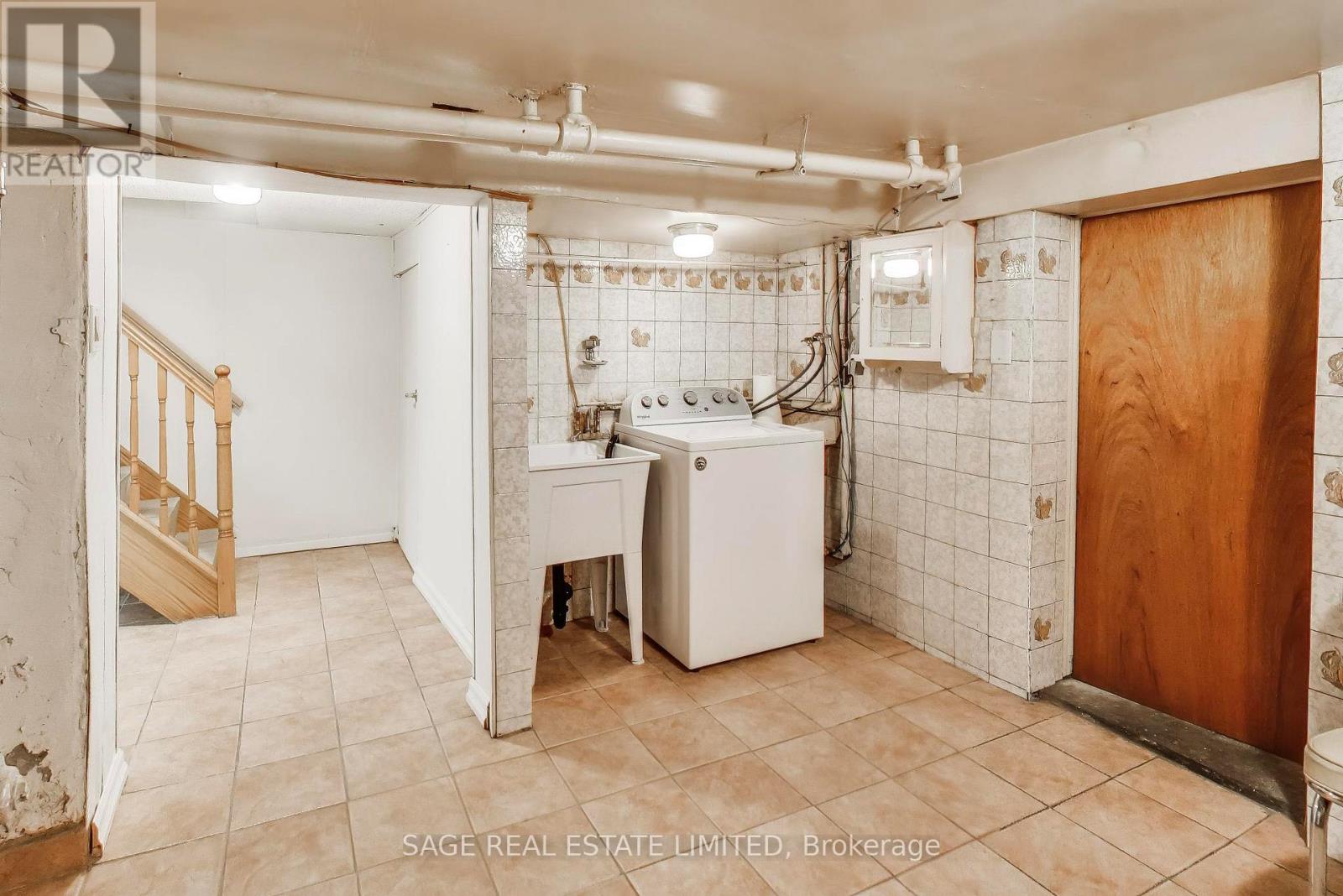 192 Westmount Avenue, Toronto, Ontario  M6E 3M8 - Photo 29 - W13010104