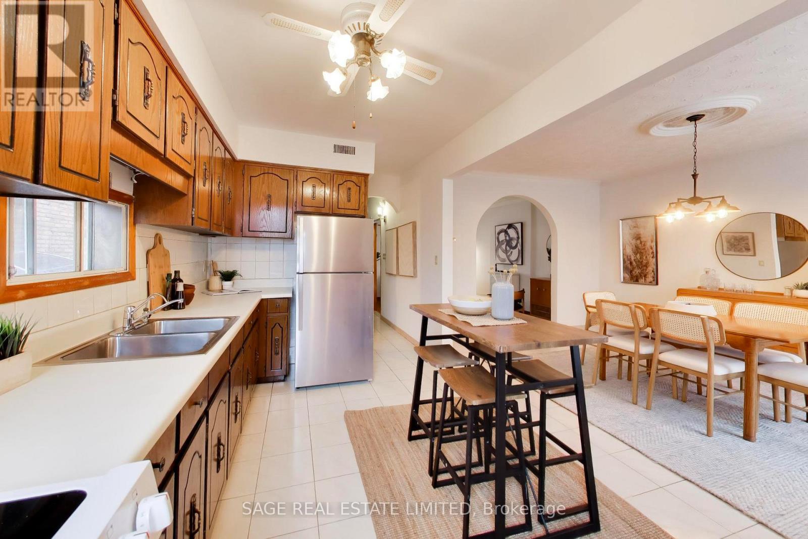 192 Westmount Avenue, Toronto, Ontario  M6E 3M8 - Photo 14 - W13010104