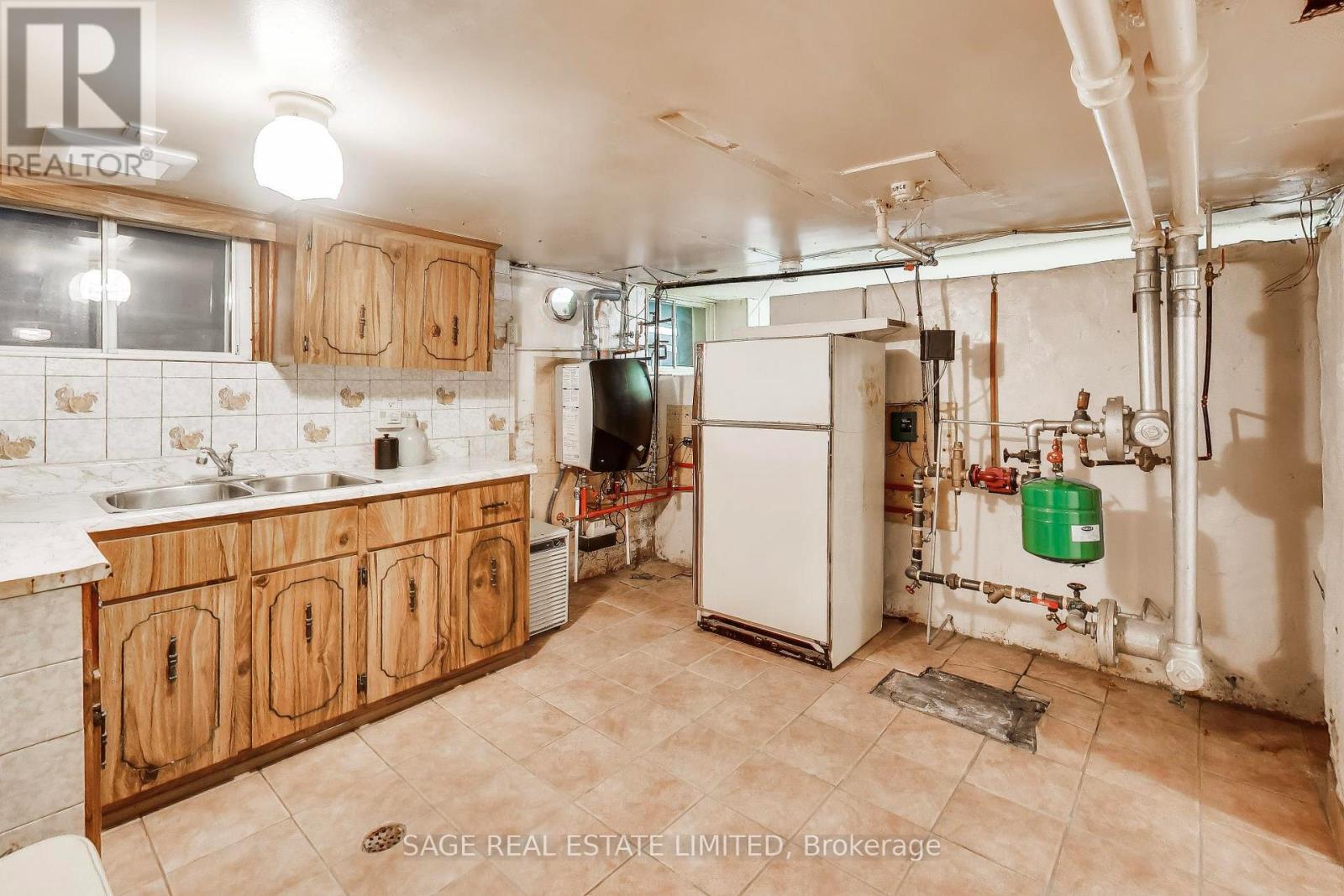 192 Westmount Avenue, Toronto, Ontario  M6E 3M8 - Photo 34 - W13010104