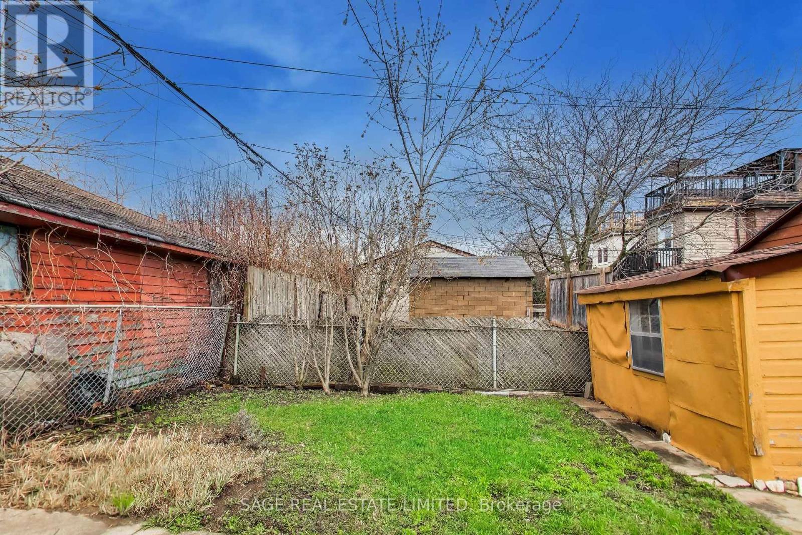 192 Westmount Avenue, Toronto, Ontario  M6E 3M8 - Photo 42 - W13010104