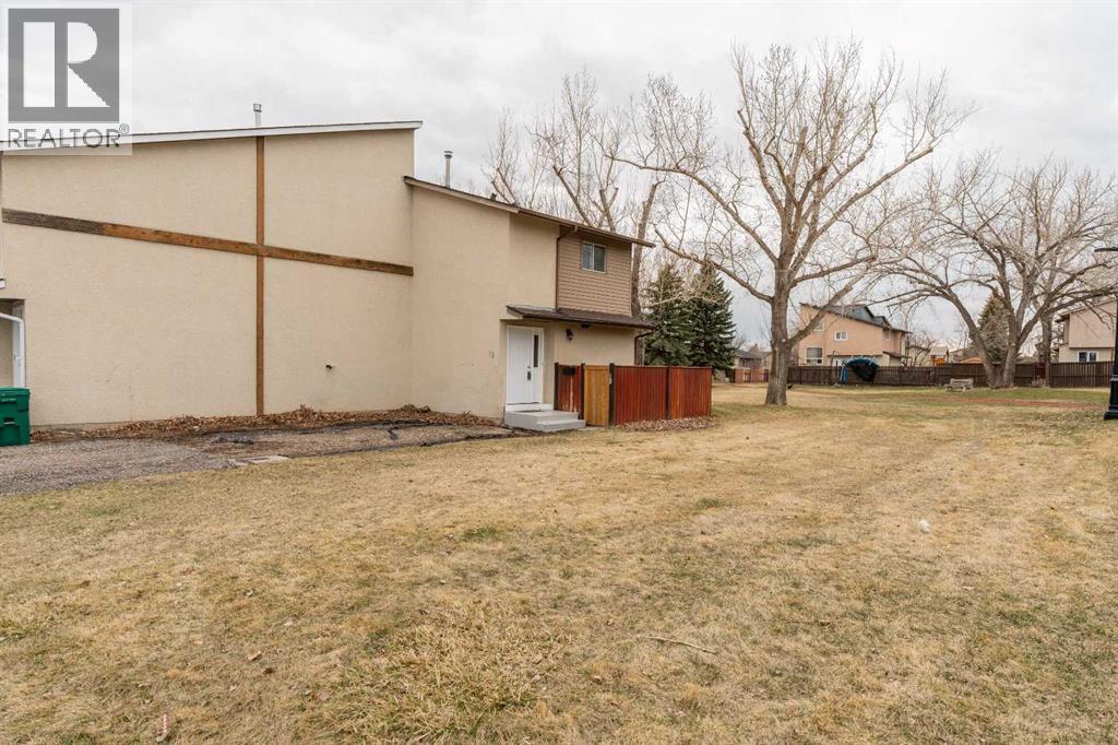 19 Columbia Place W, Lethbridge, Alberta  T1K 5A8 - Photo 2 - A2302378