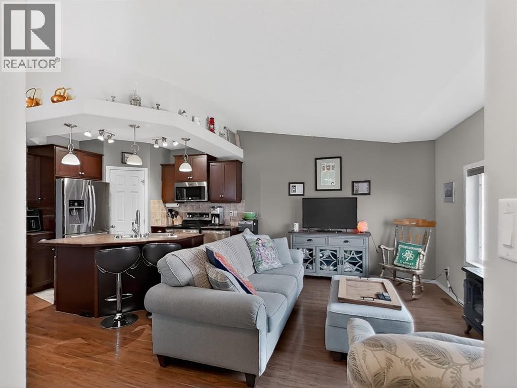 645 Silkstone Point W, Lethbridge, Alberta  T1J 4C5 - Photo 3 - A2276668