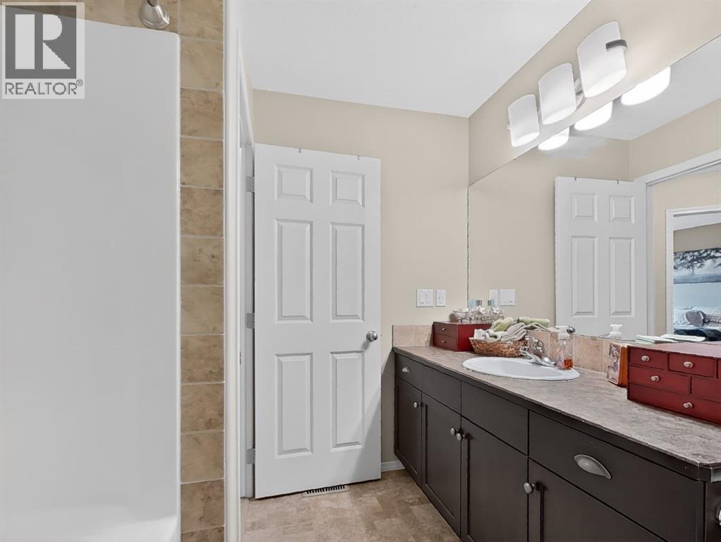 645 Silkstone Point W, Lethbridge, Alberta  T1J 4C5 - Photo 24 - A2276668