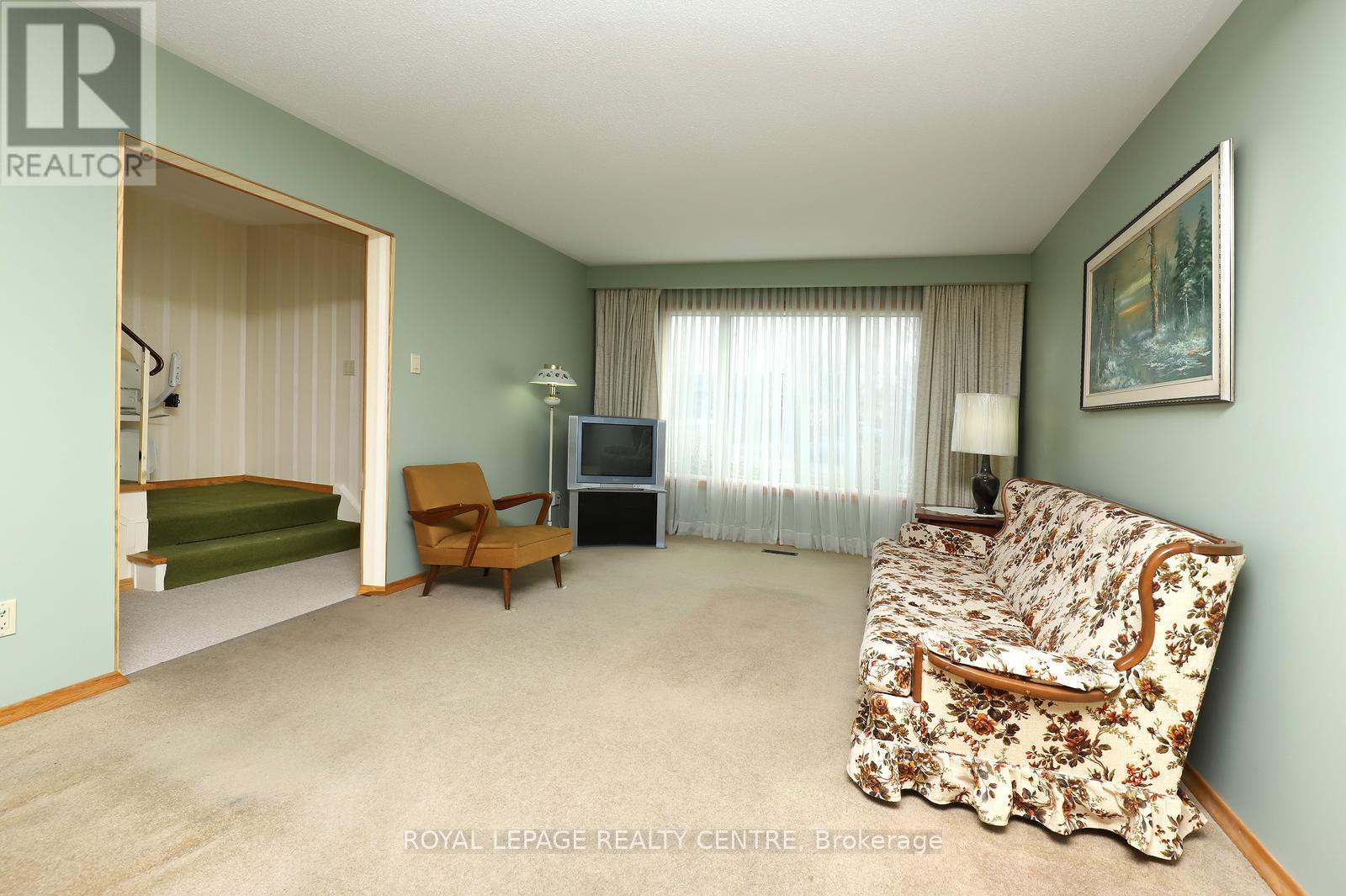 3390 Frobex Court, Mississauga, Ontario  L5C 2B5 - Photo 11 - W13010982