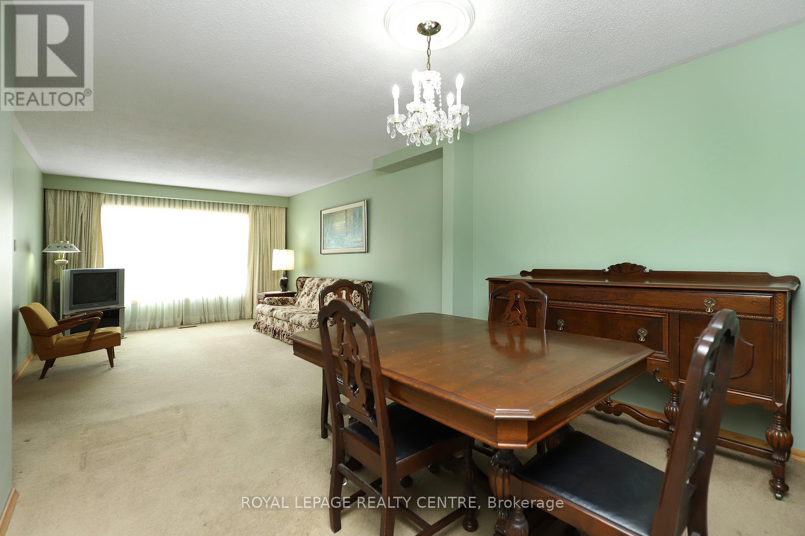 3390 Frobex Court, Mississauga, Ontario  L5C 2B5 - Photo 15 - W13010982