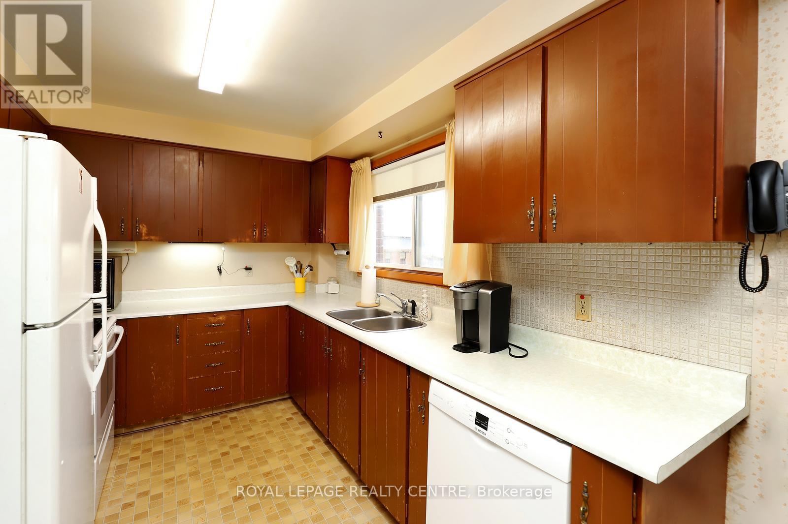 3390 Frobex Court, Mississauga, Ontario  L5C 2B5 - Photo 16 - W13010982