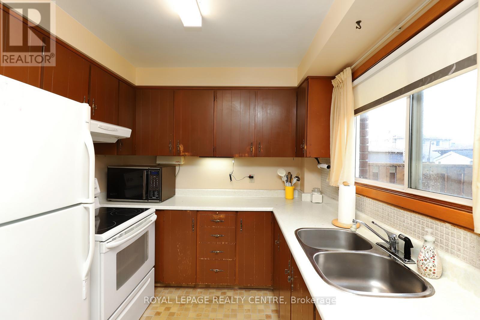 3390 Frobex Court, Mississauga, Ontario  L5C 2B5 - Photo 17 - W13010982