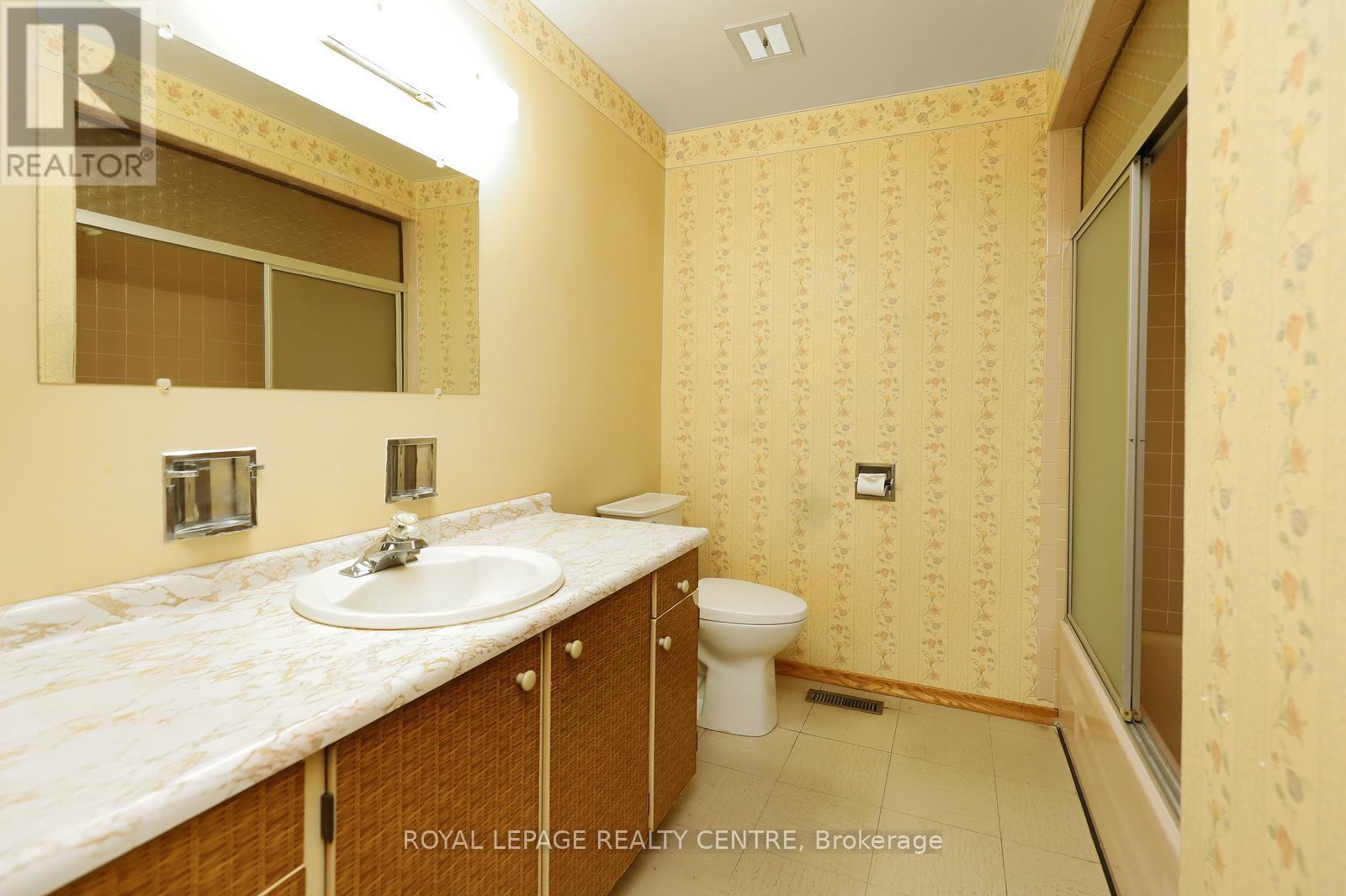 3390 Frobex Court, Mississauga, Ontario  L5C 2B5 - Photo 27 - W13010982