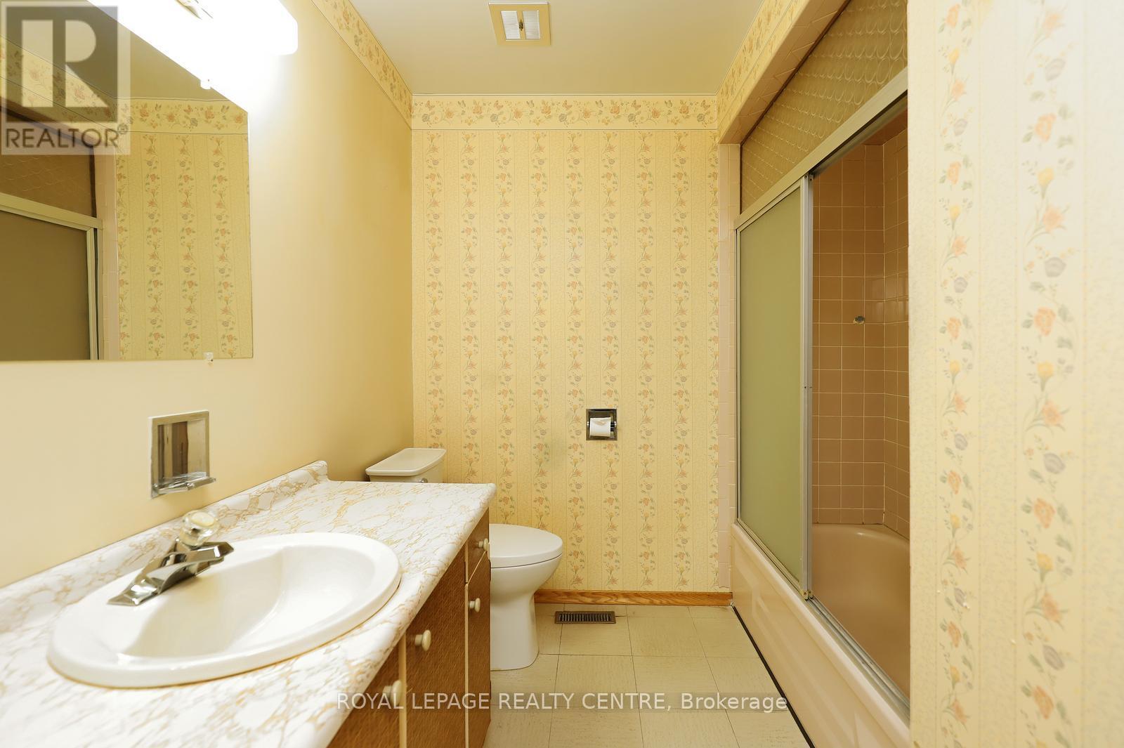 3390 Frobex Court, Mississauga, Ontario  L5C 2B5 - Photo 28 - W13010982