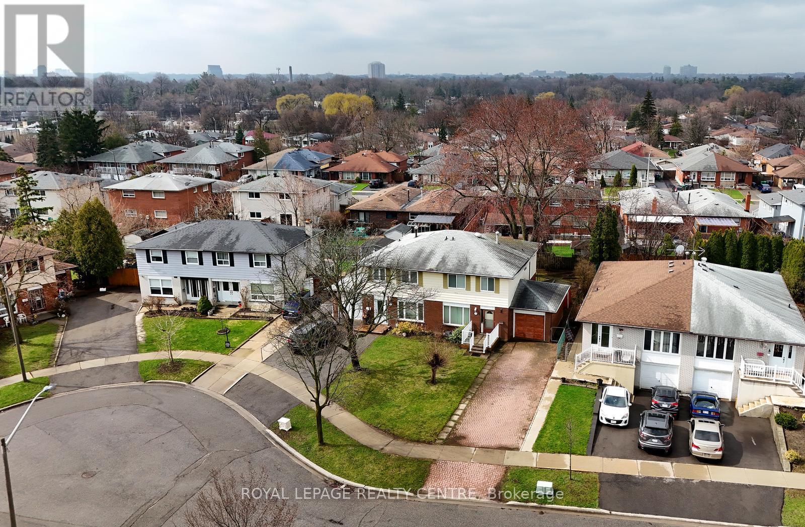 3390 Frobex Court, Mississauga, Ontario  L5C 2B5 - Photo 3 - W13010982