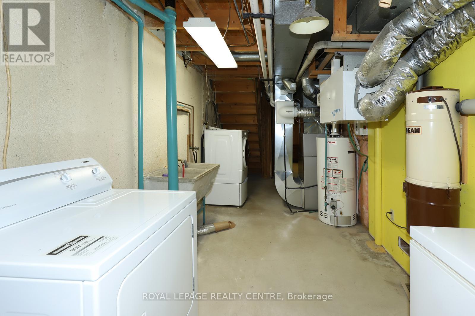 3390 Frobex Court, Mississauga, Ontario  L5C 2B5 - Photo 38 - W13010982