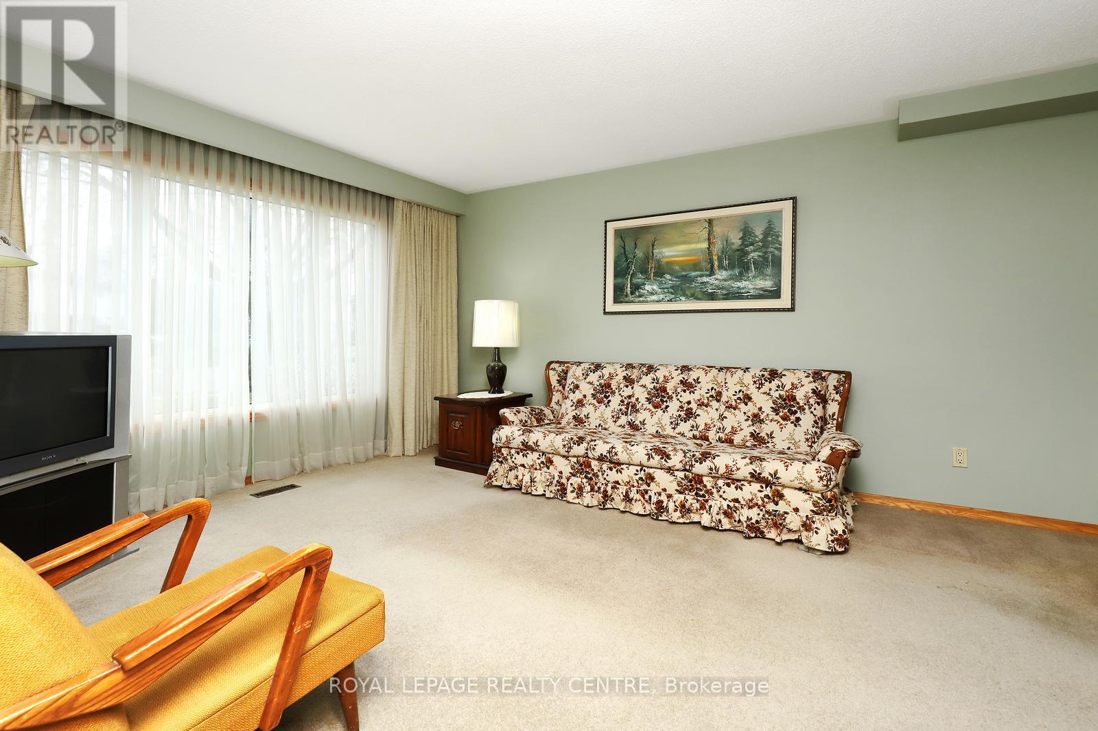 3390 Frobex Court, Mississauga, Ontario  L5C 2B5 - Photo 9 - W13010982