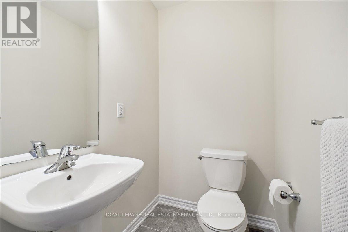 2096 Fairmont Common, Burlington, Ontario  L7P 0V8 - Photo 16 - W13010990