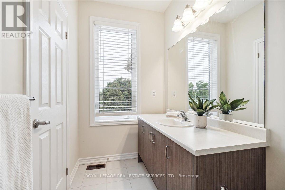 2096 Fairmont Common, Burlington, Ontario  L7P 0V8 - Photo 29 - W13010990