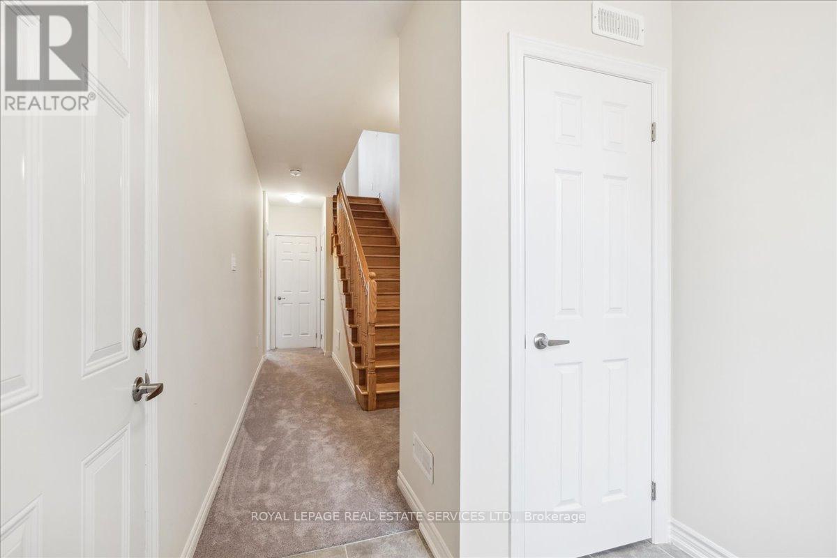 2096 Fairmont Common, Burlington, Ontario  L7P 0V8 - Photo 4 - W13010990