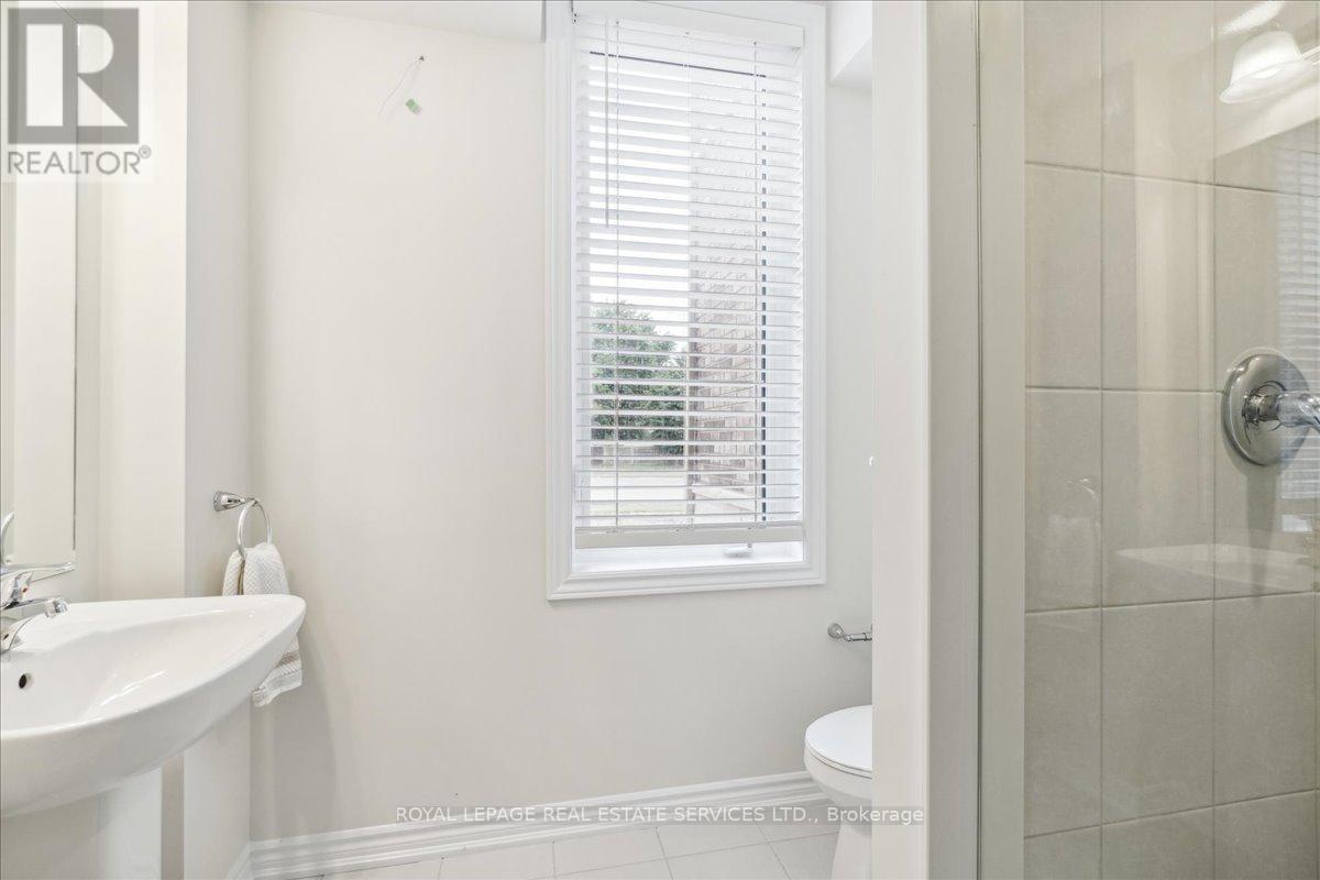 2096 Fairmont Common, Burlington, Ontario  L7P 0V8 - Photo 8 - W13010990