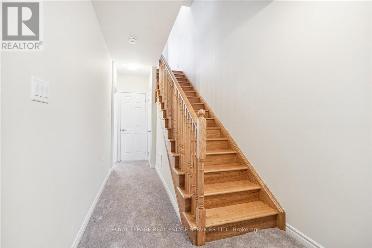 2096 Fairmont Common, Burlington, Ontario  L7P 0V8 - Photo 9 - W13010990