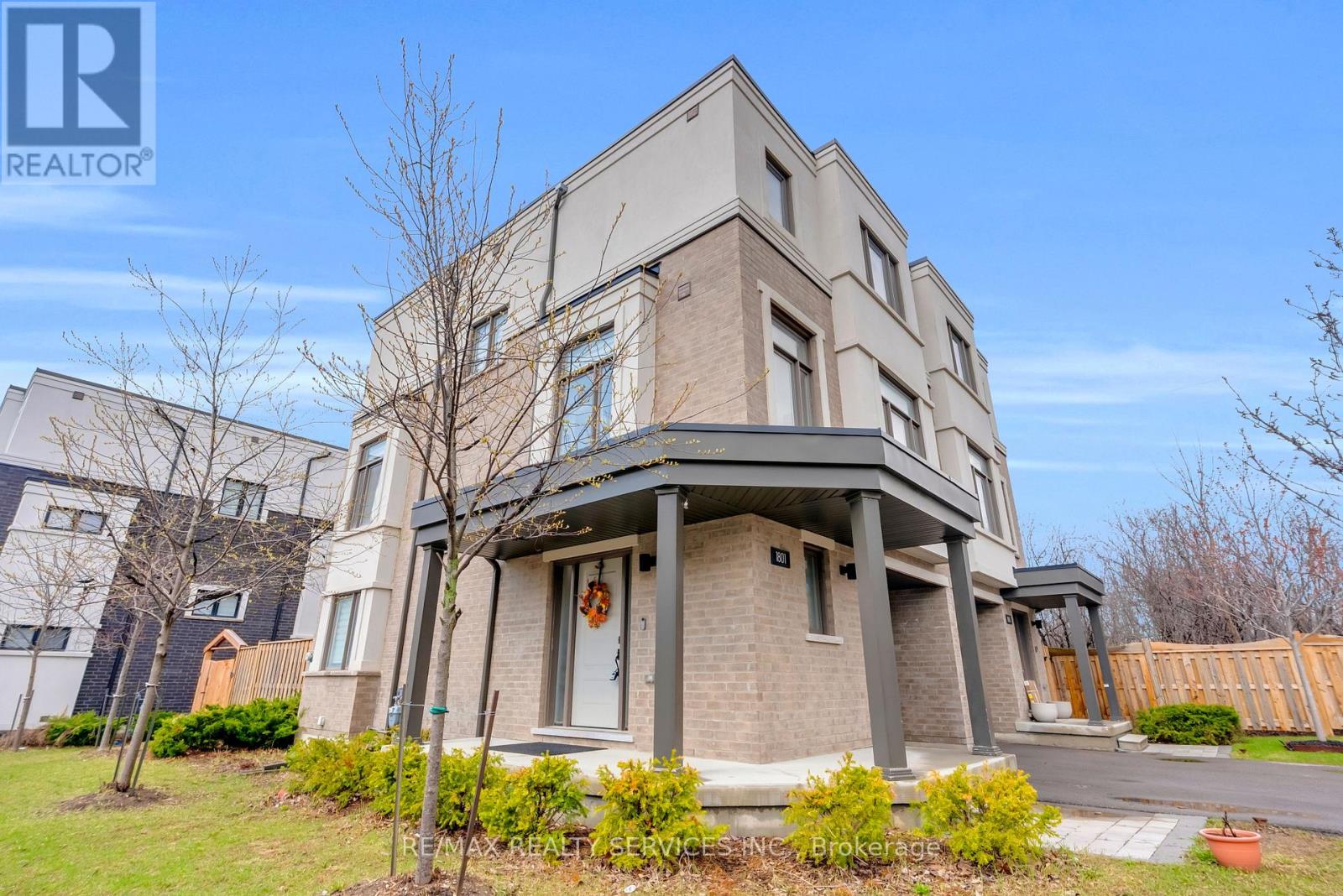 1801 Mitoff Place, Mississauga (Rathwood), Ontario  L4W 0E8 - Photo 4 - W13011010