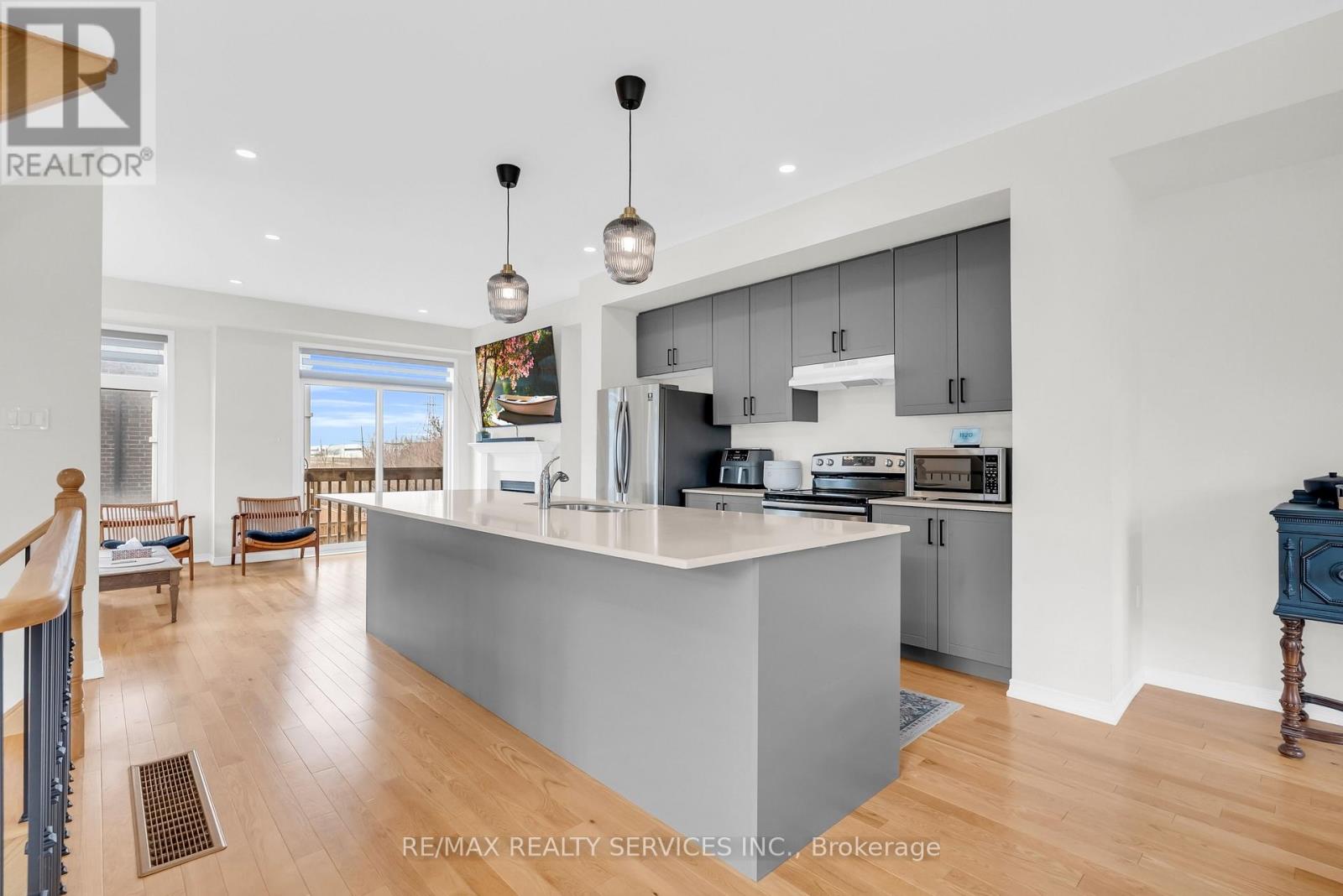 1801 Mitoff Place, Mississauga (Rathwood), Ontario  L4W 0E8 - Photo 9 - W13011010