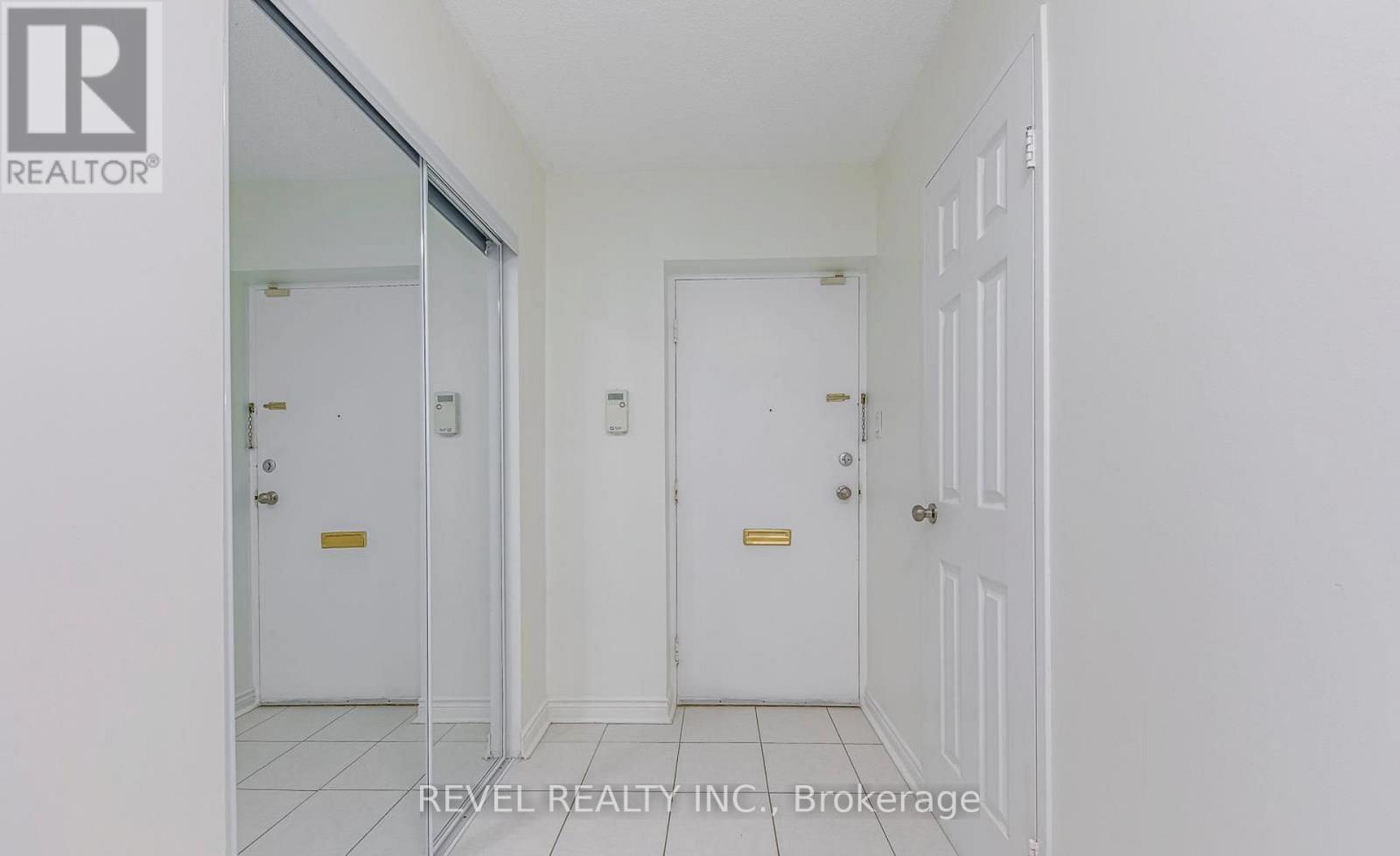 24 - 2035 South Millway Drive, Mississauga, Ontario  L5L 1R7 - Photo 4 - W13011020