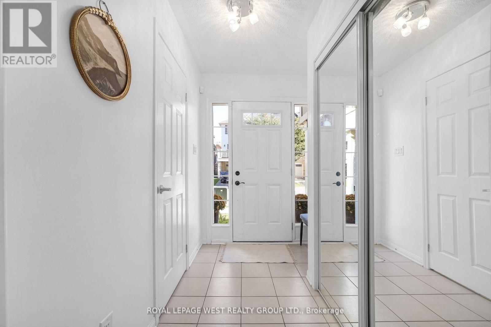 551 Pharo Point, Milton, Ontario  L9T 8H6 - Photo 3 - W13011030