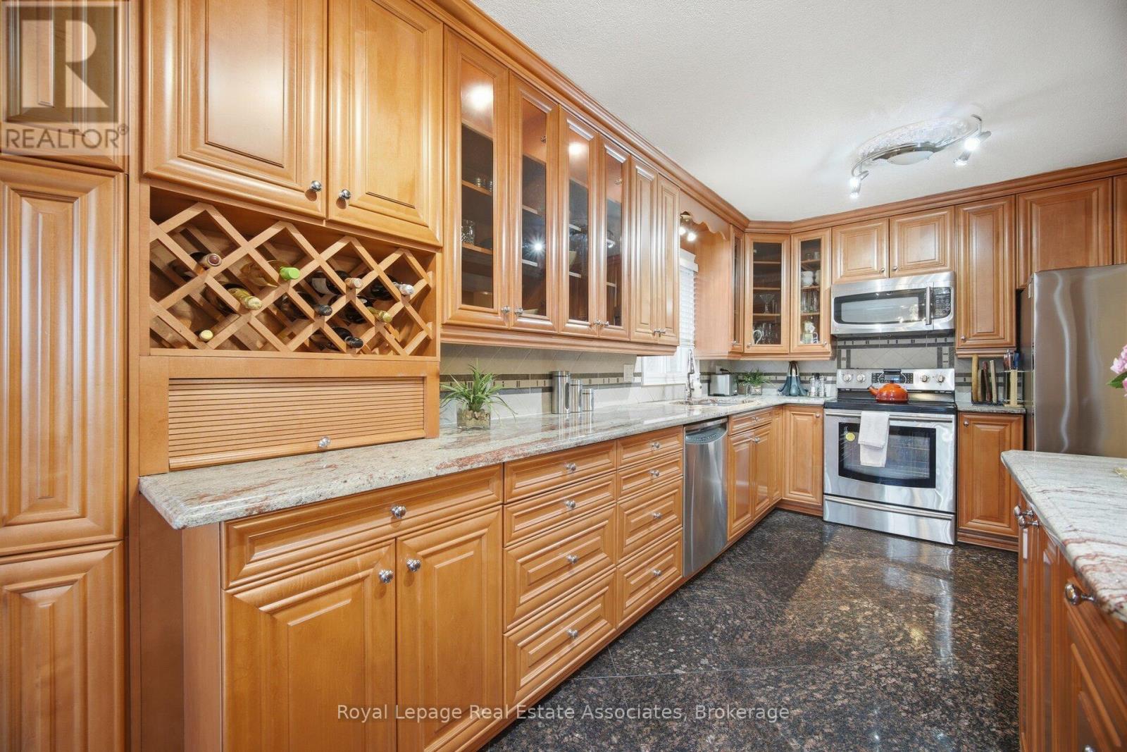 1311 Underwood Drive, Mississauga, Ontario  L4W 3M9 - Photo 10 - W13011096